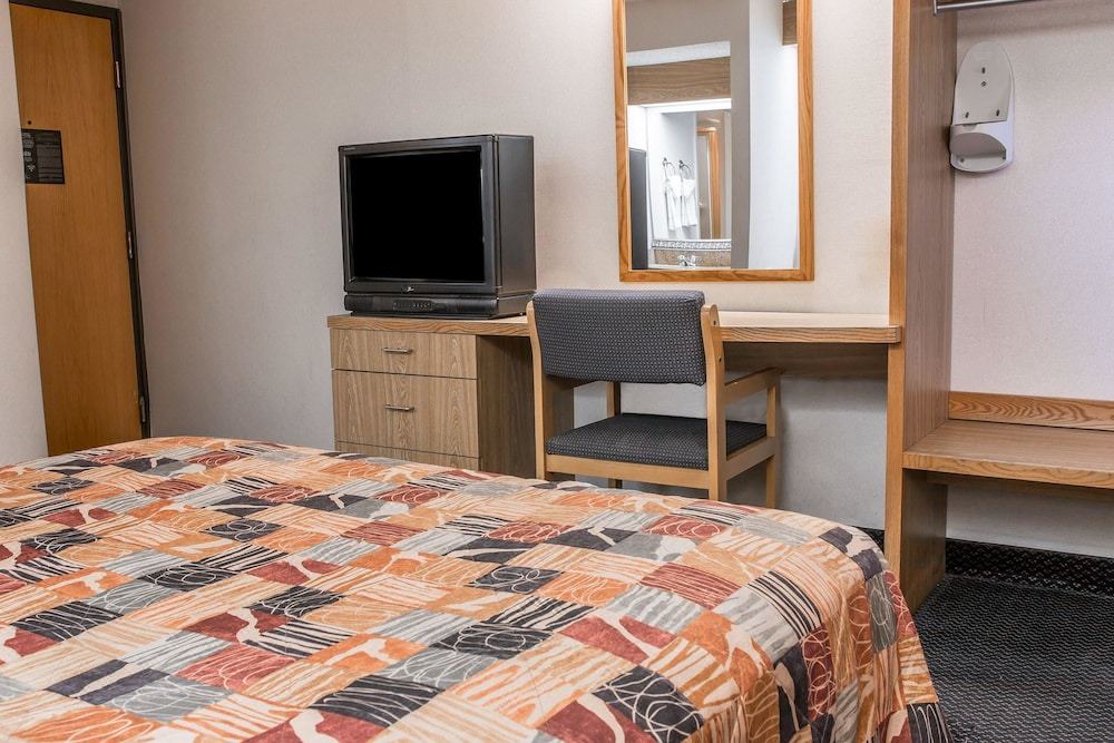 Photo of Bedroom in Flint