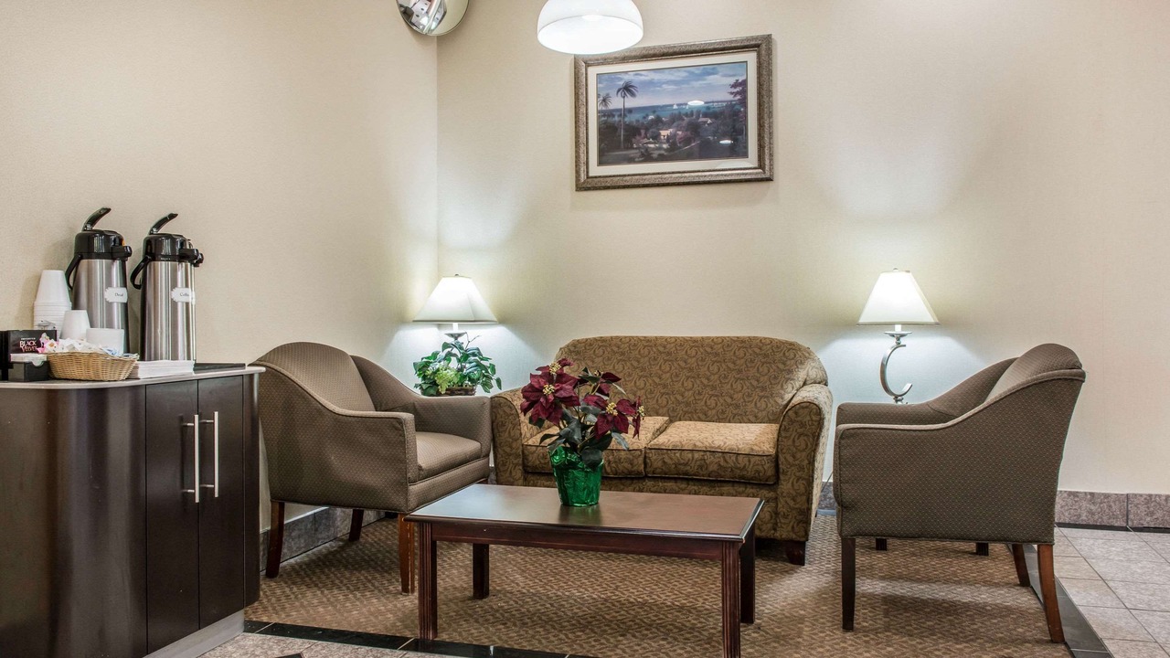 Photo of Livingroom in Fairview