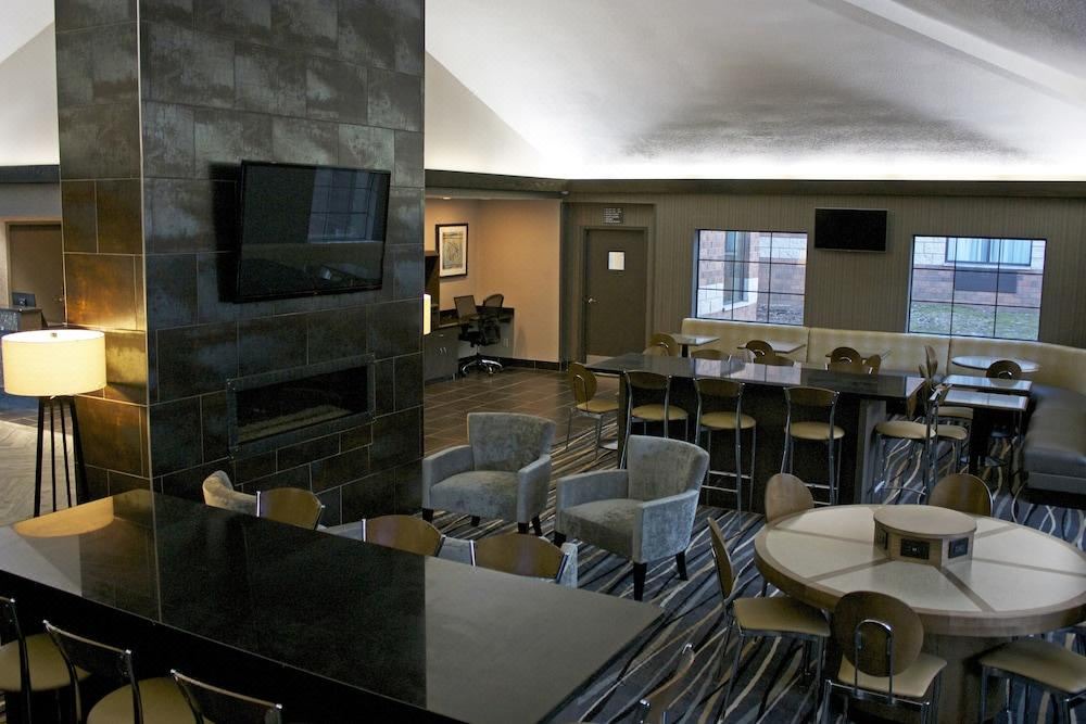 Photo of Livingroom in Akron