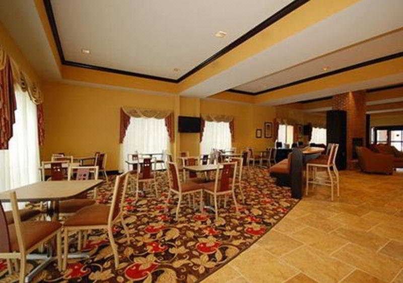 Photo of Livingroom in Summit Station