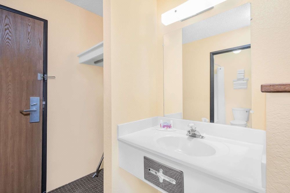 Photo of Bathroom in Pinnacles Entrance Badlands