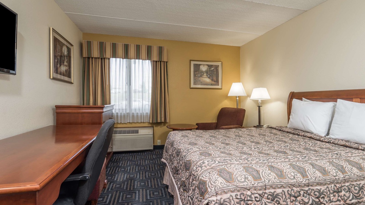 Photo of Bedroom in Mounds View