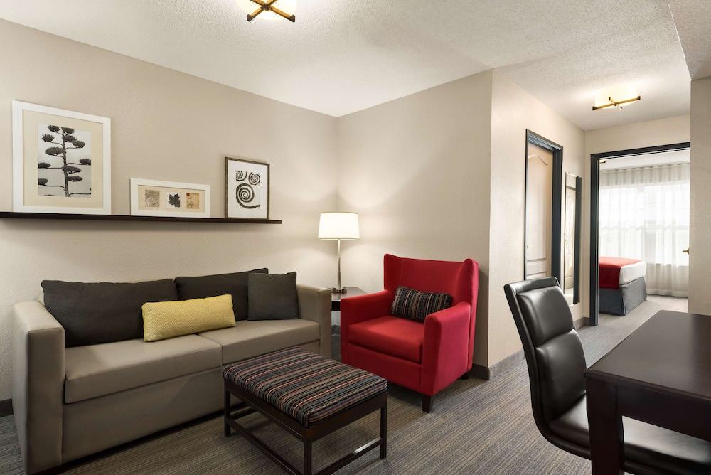 Photo of Livingroom in I-435 West KC-KS