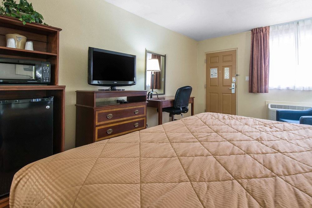 Photo of Bedroom in Fort Morgan