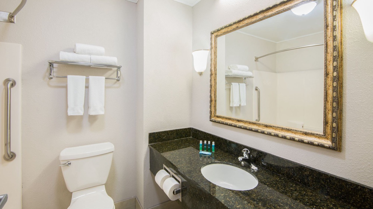 Photo of Bathroom in Brook Park