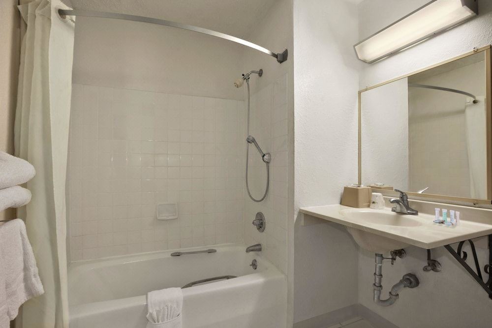 Photo of Bathroom in Muskegon Heights