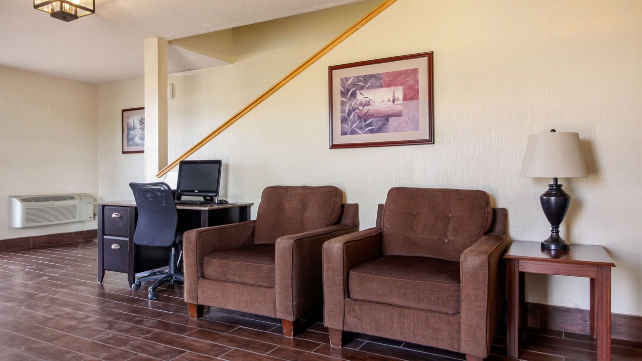 Photo of Livingroom in Hays