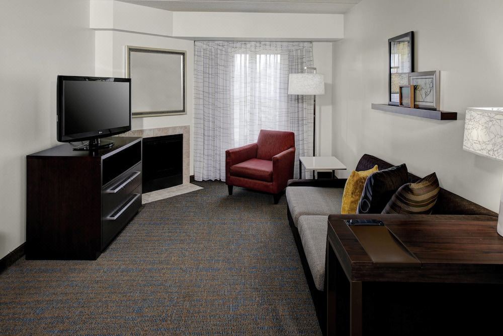Photo of Livingroom in Beachwood