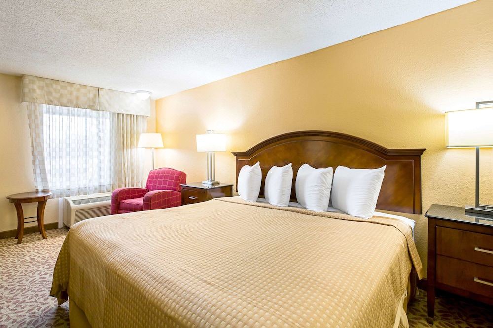 Photo of Bedroom in Romulus
