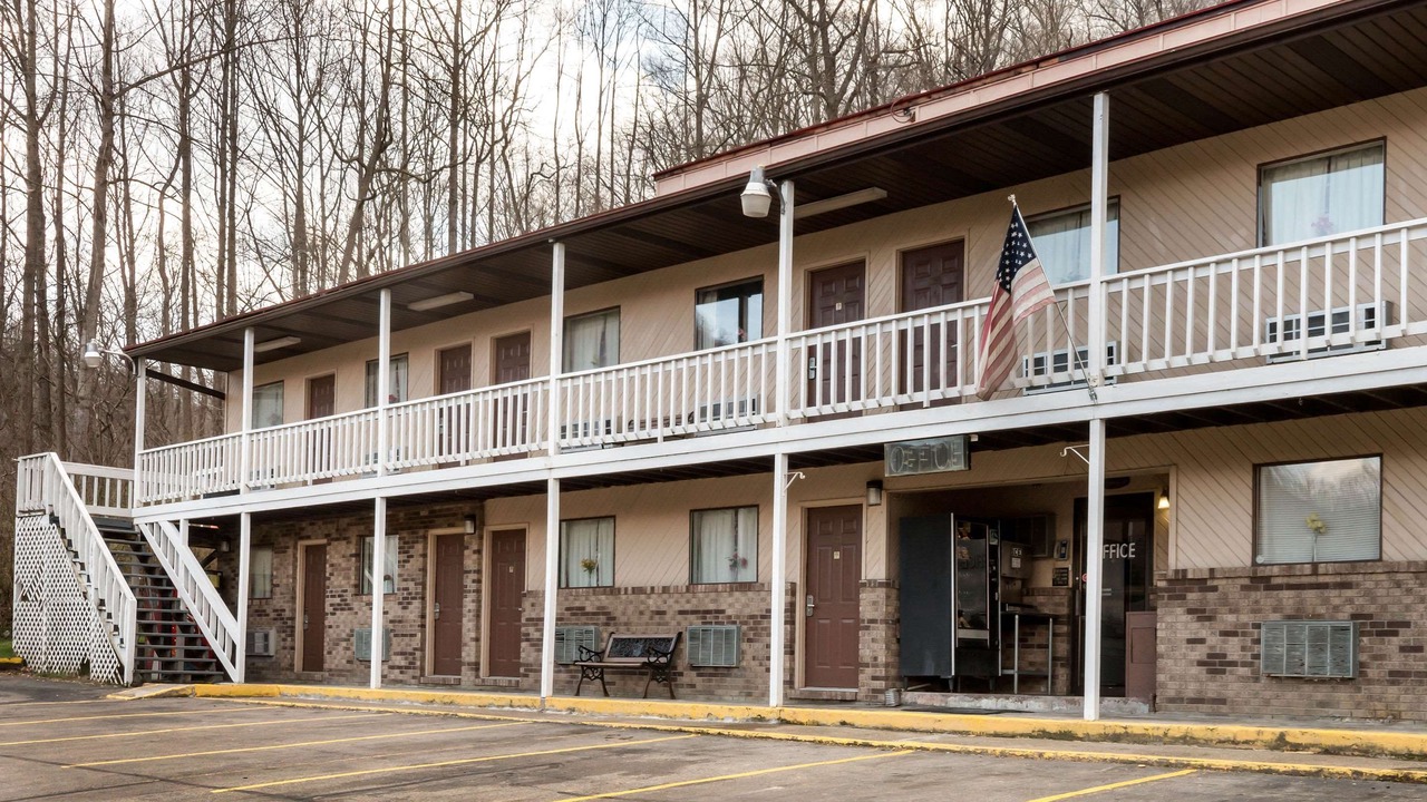 Photo of Buildings in Chapmanville