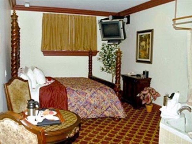 Photo of Livingroom in I-435 West KC-KS