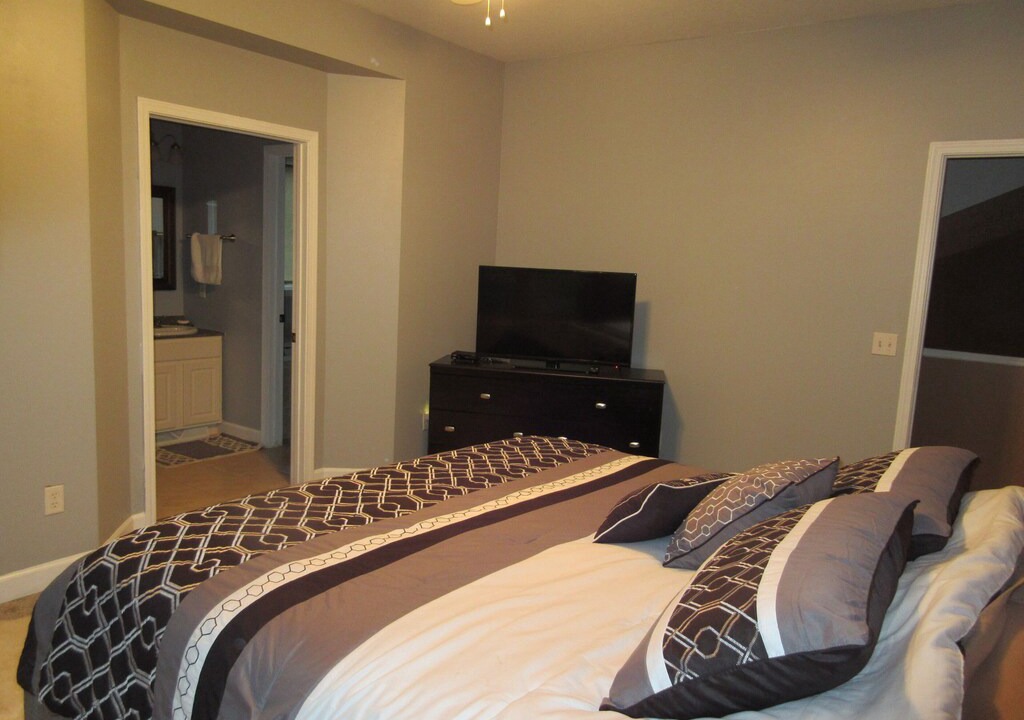 Photo of Bedroom in Lake Arrowhead