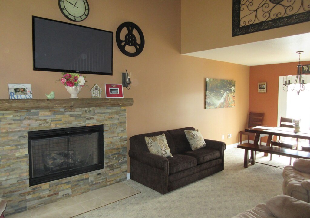 Photo of Livingroom in Lake Arrowhead
