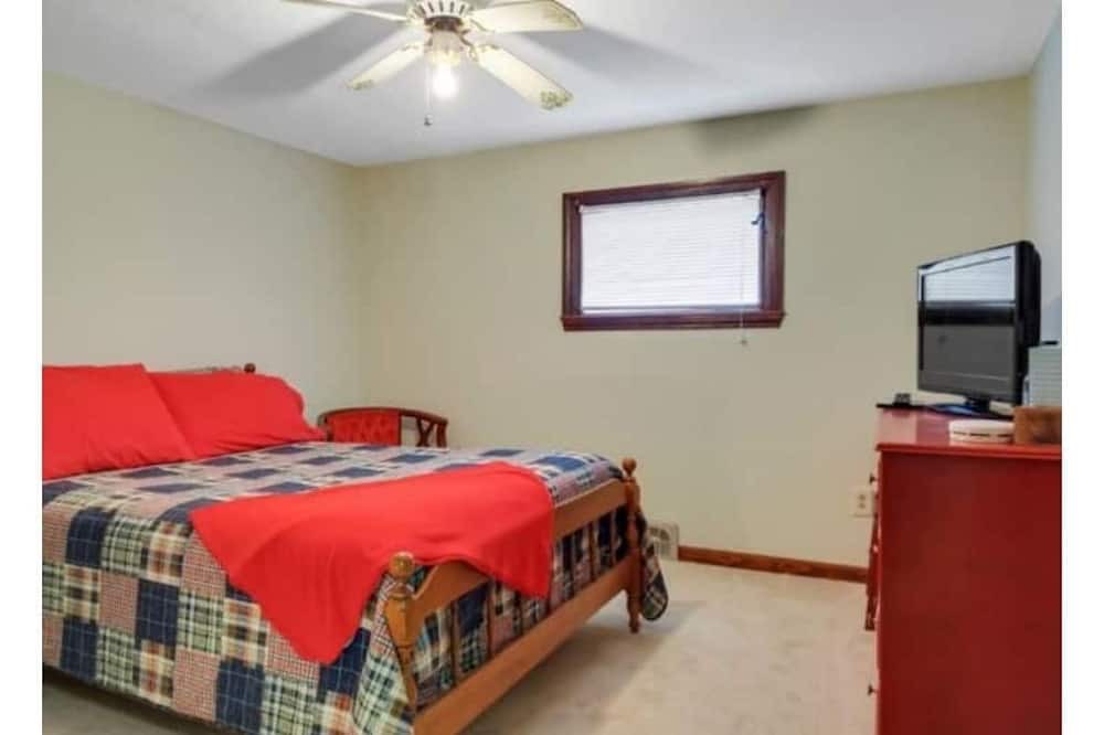 Photo of Bedroom in Litchfield