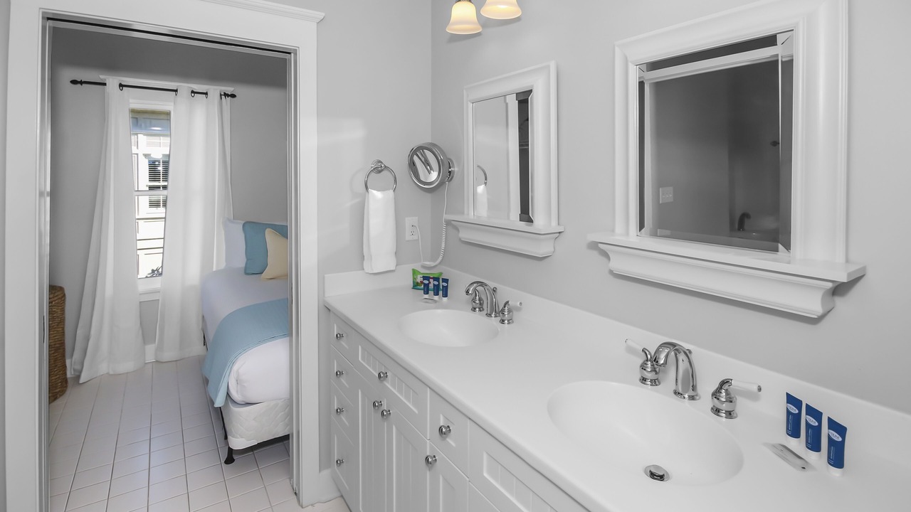 Photo of Bathroom in Beach District