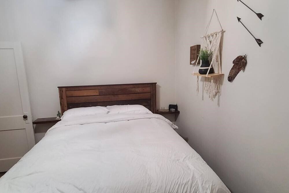 Photo of Bedroom in Glendive