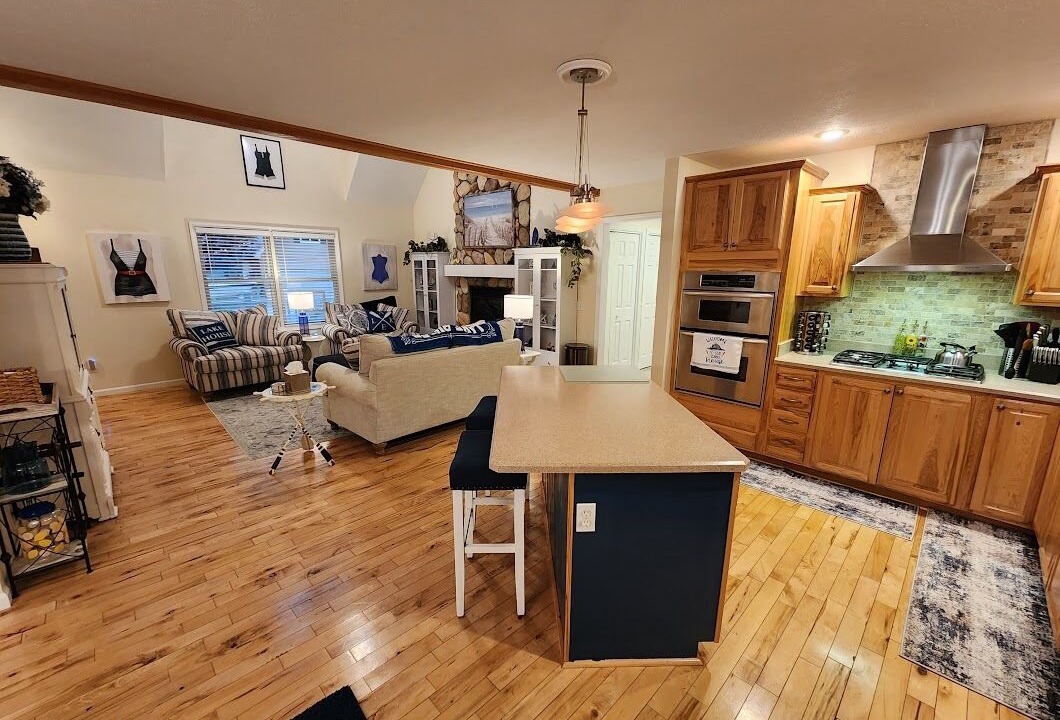 Photo of Livingroom in Lake City