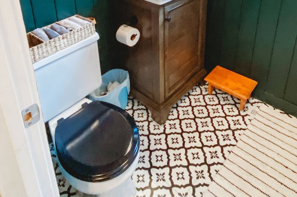 Photo of Bathroom in Alexandria