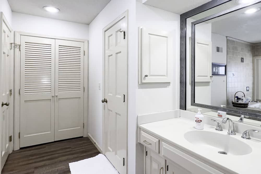 Photo of Bathroom in Overland Park