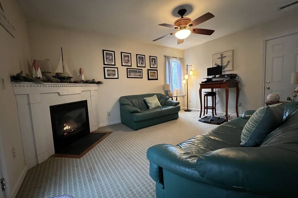 Photo of Livingroom in East Falmouth