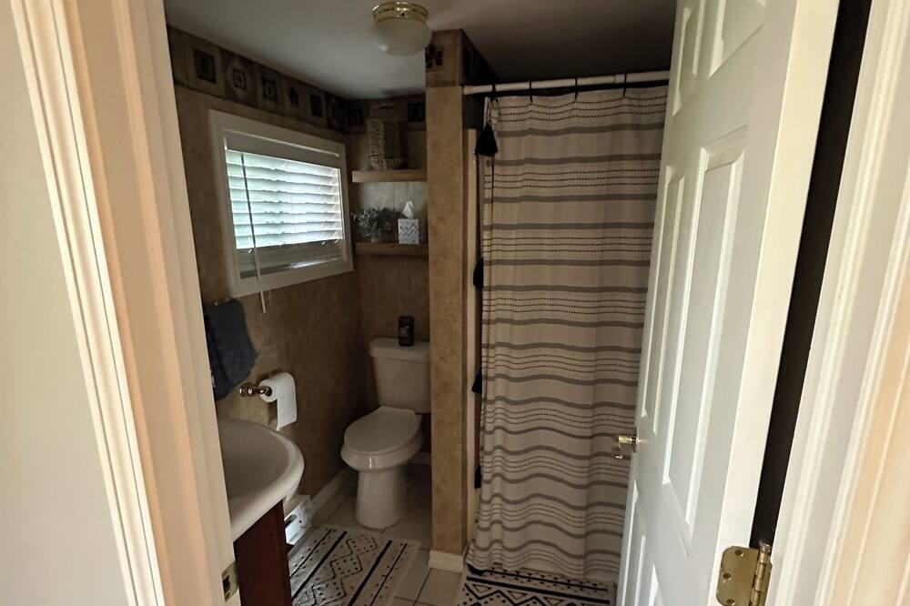 Photo of Bathroom in Hale