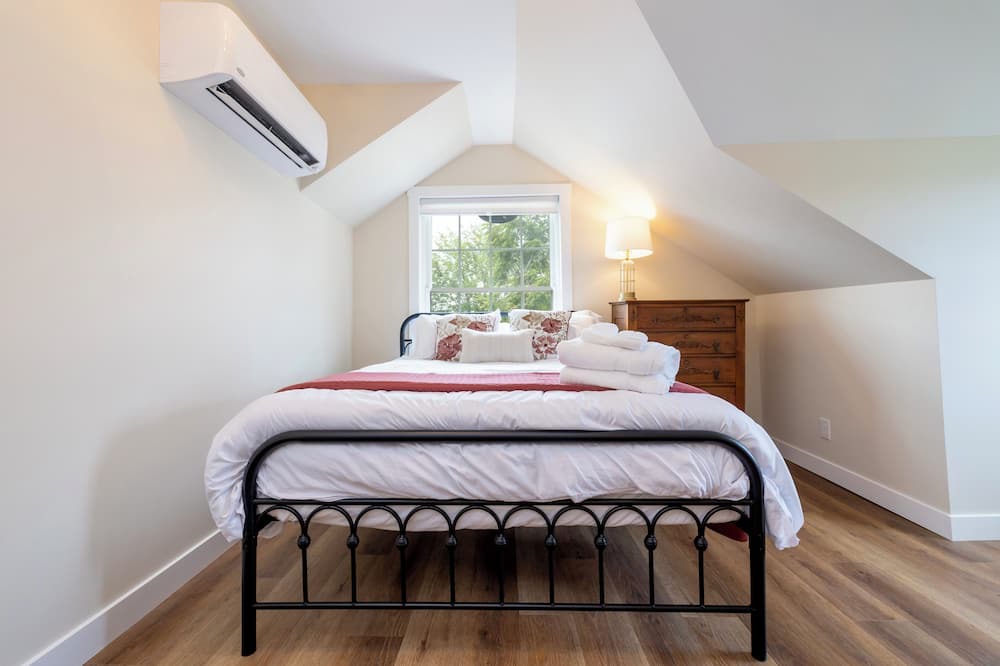 Photo of Bedroom in Russells Point