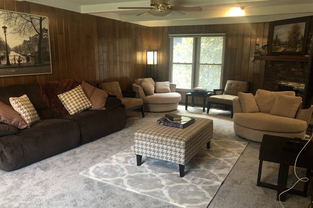 Photo of Livingroom in Overland Park