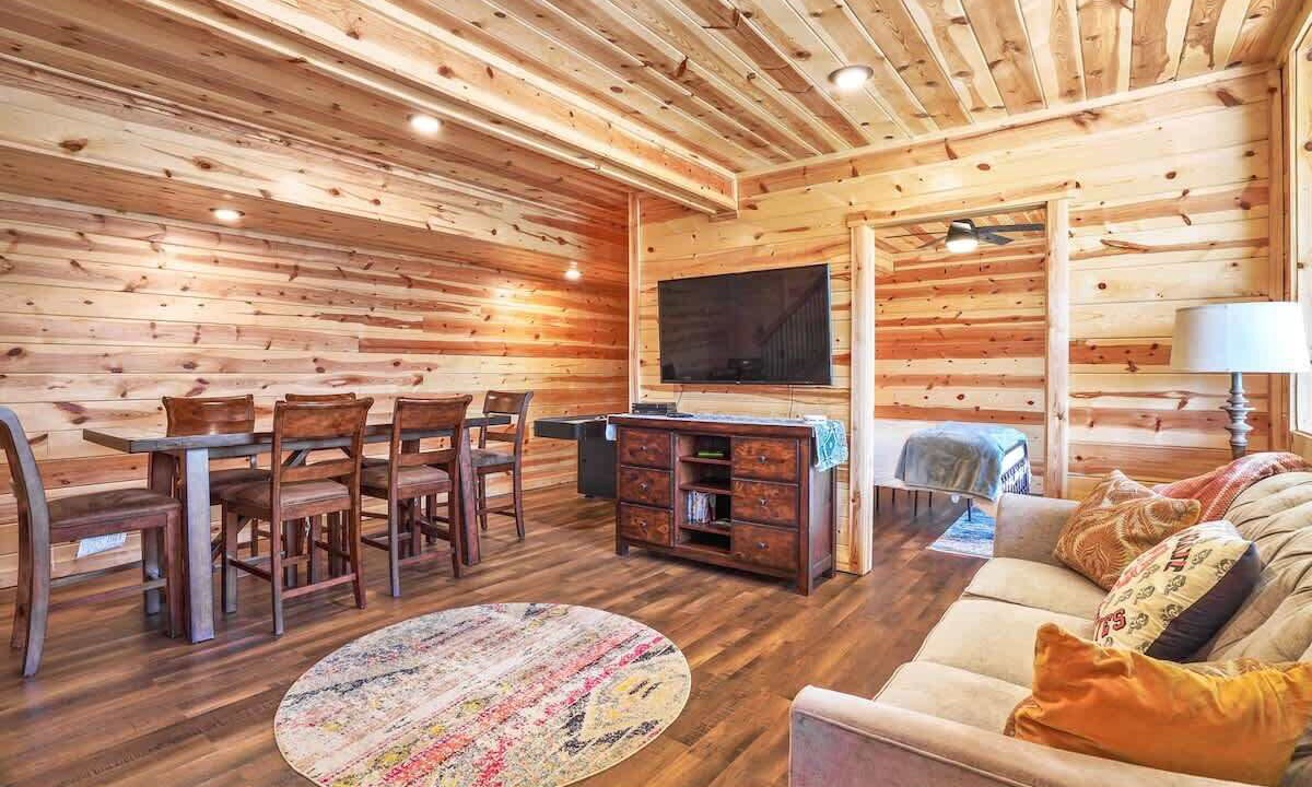 Photo of Livingroom in McArthur