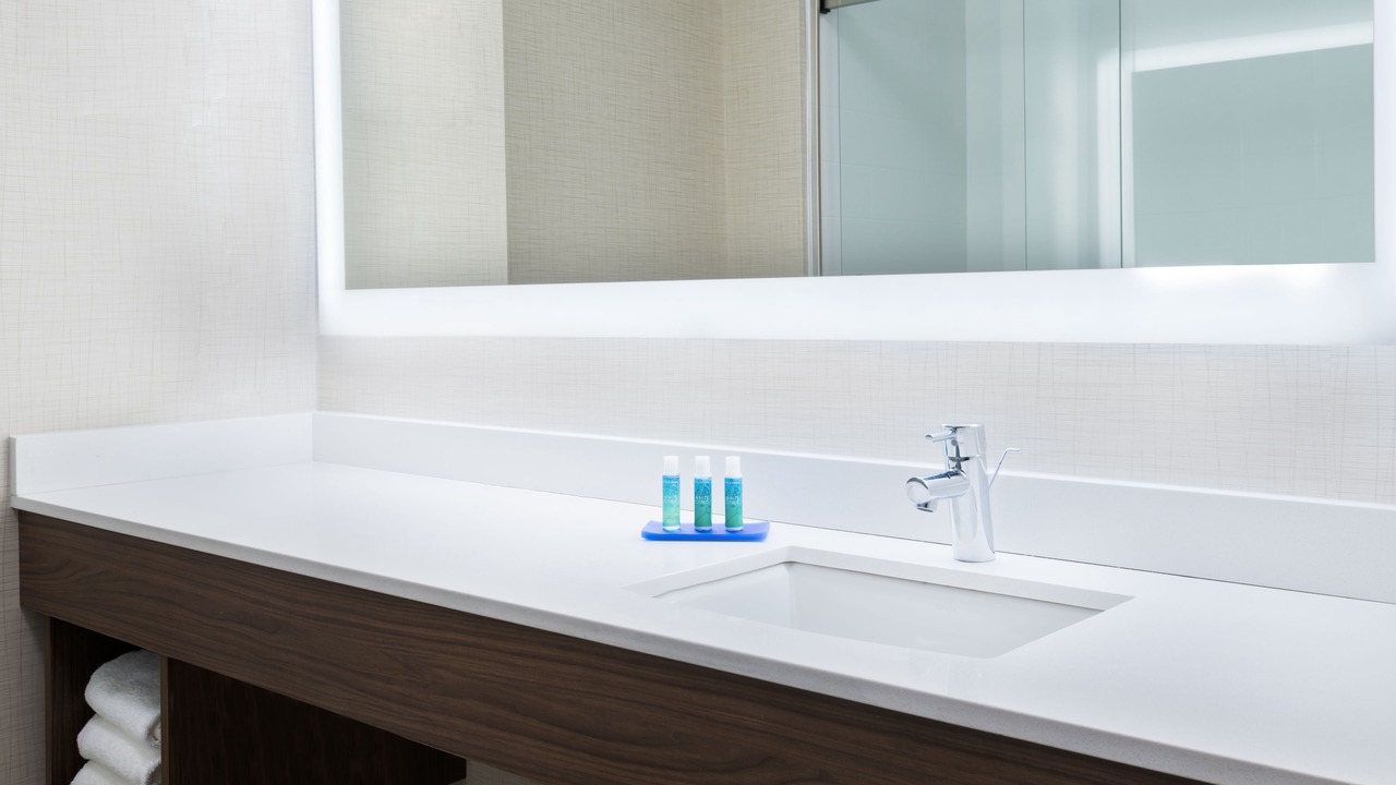 Photo of Bathroom in Summit Station