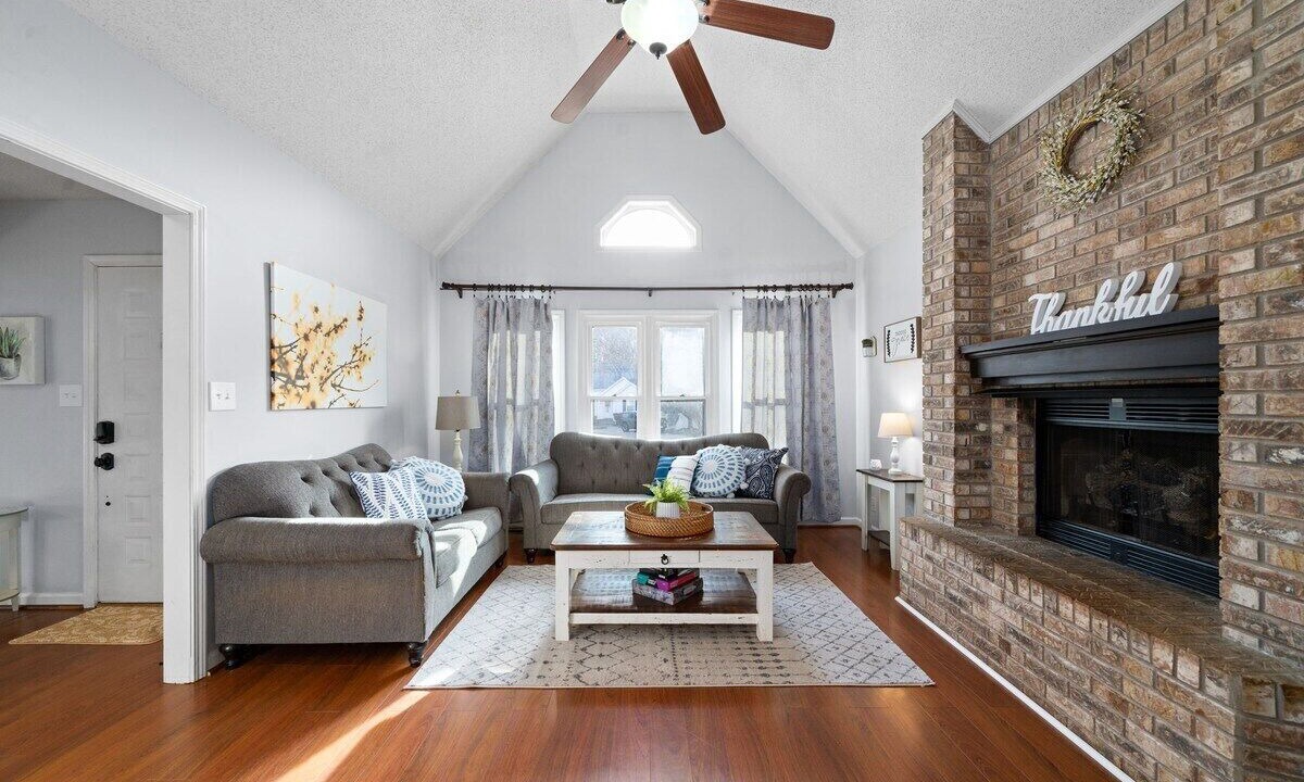 Photo of Livingroom in Clarksville