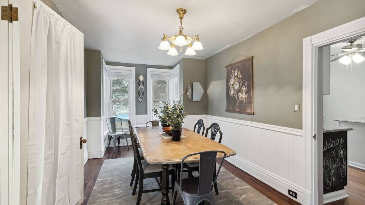 Photo of Bedroom in Center Avenue Historic District