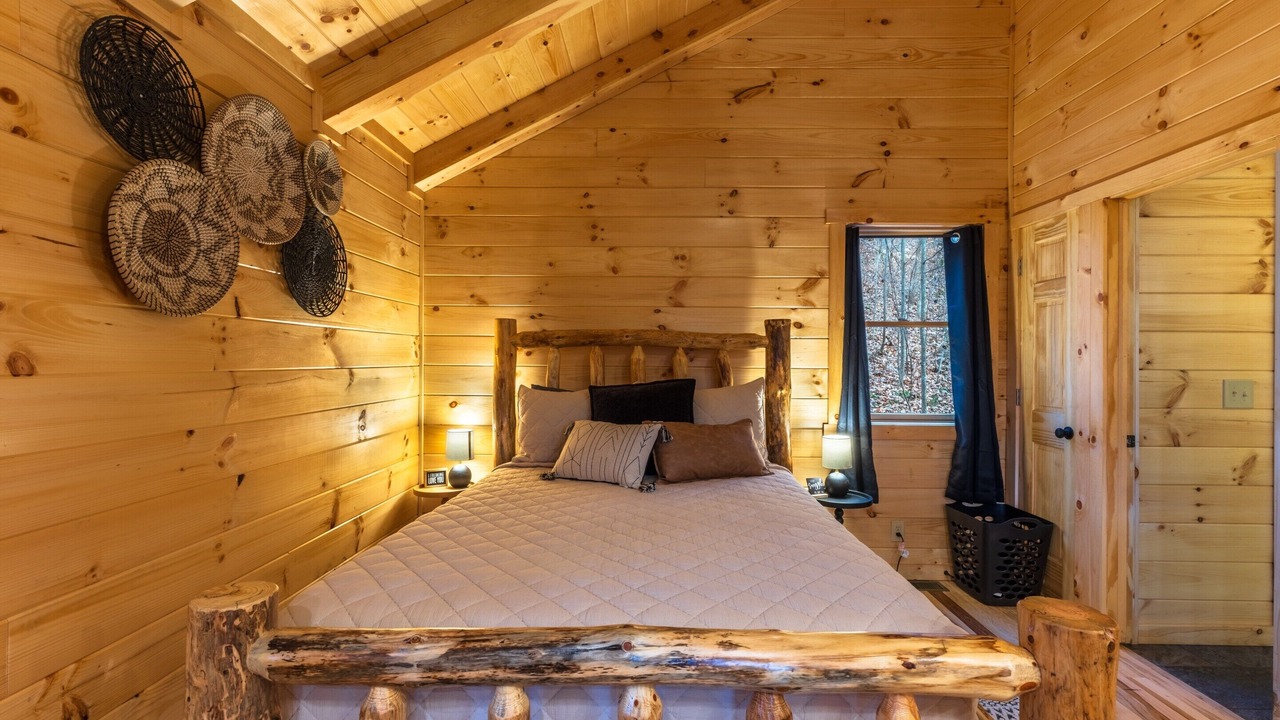 Photo of Bedroom in Laurelville
