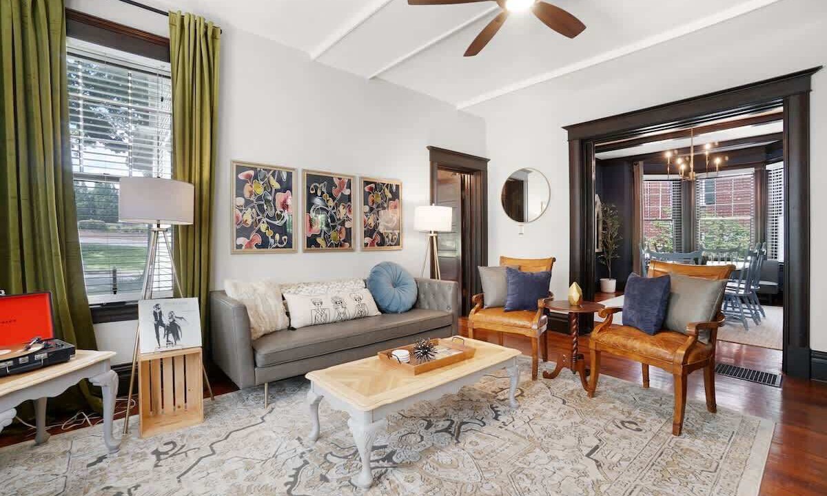 Photo of Livingroom in St. Charles Historic District