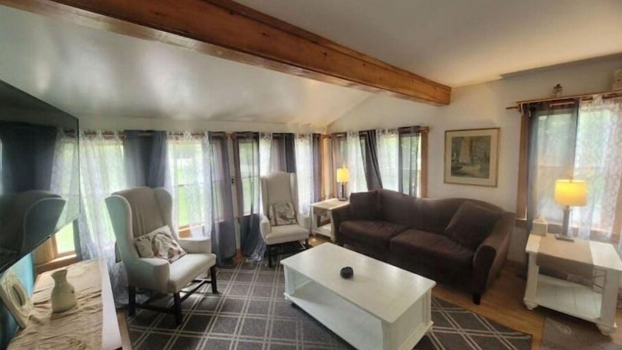 Photo of Livingroom in Brooklin