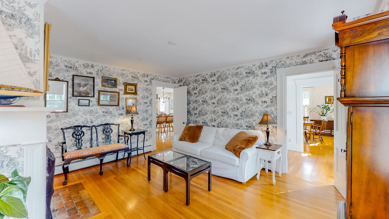 Photo of Livingroom in Mid-Coast and Islands