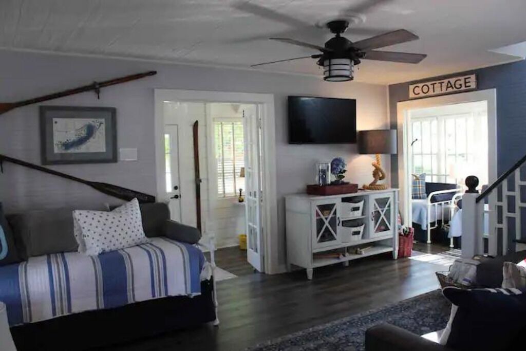 Photo of Livingroom in Delavan Lake