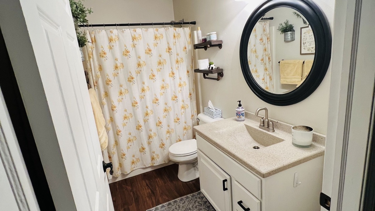Photo of Bathroom in Black Wolf