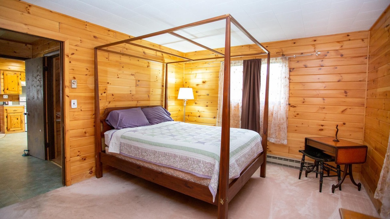 Photo of Bedroom in Grand Marais