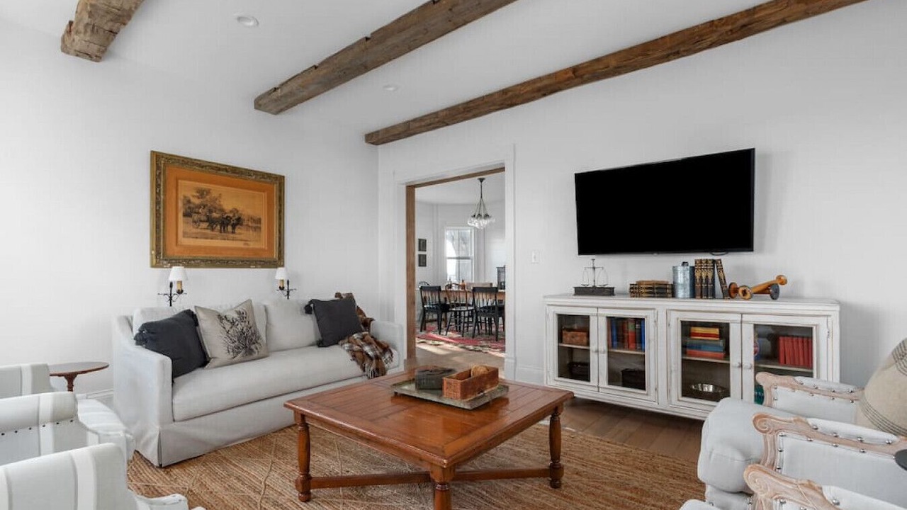 Photo of Livingroom in Van Dyne