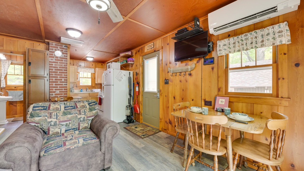 Photo of Livingroom in Carp Lake