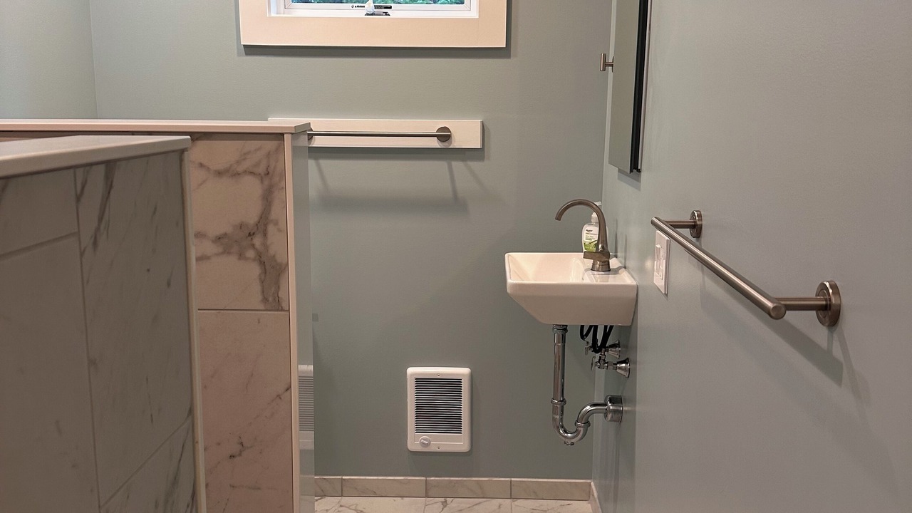 Photo of Bathroom in Tremont