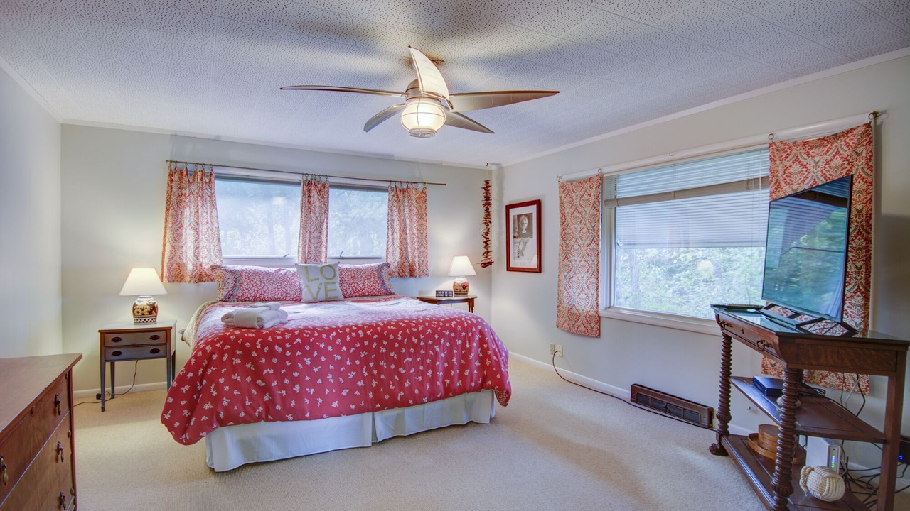Photo of Bedroom in Glen Arbor