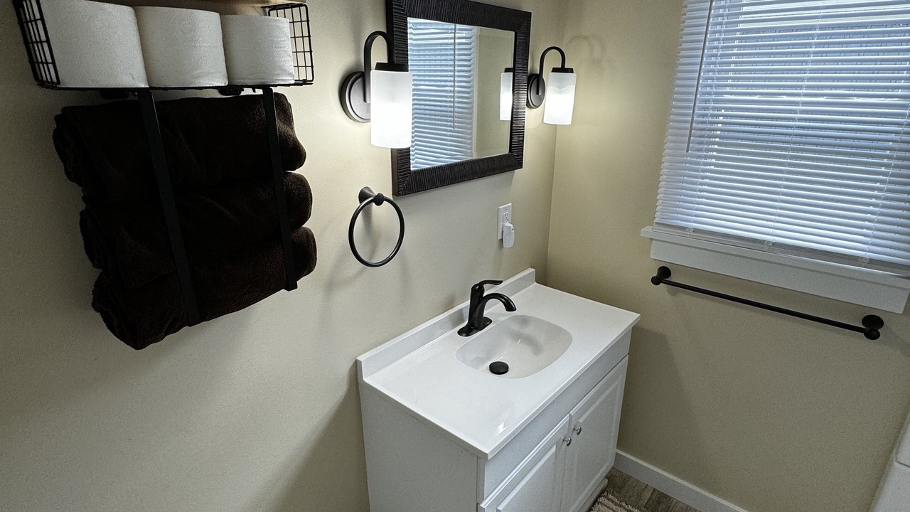 Photo of Bathroom in Lakeview