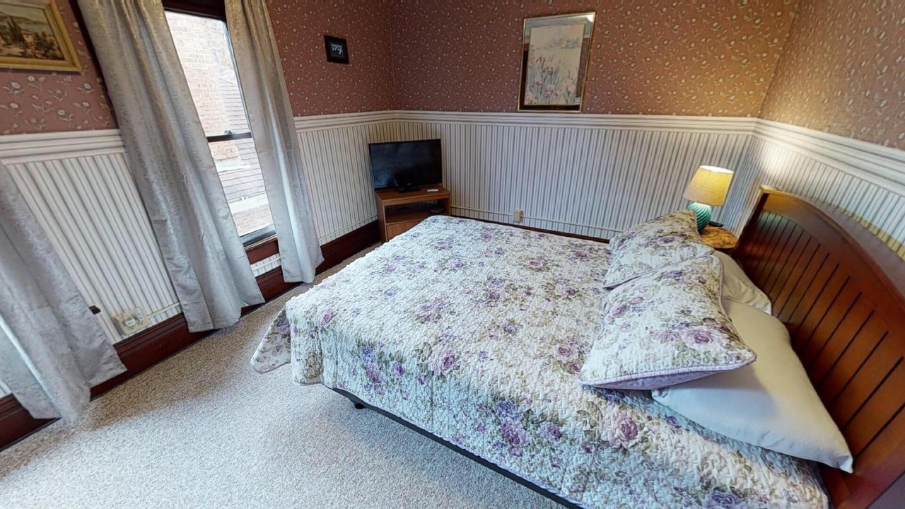 Photo of Bedroom in Nelsonville
