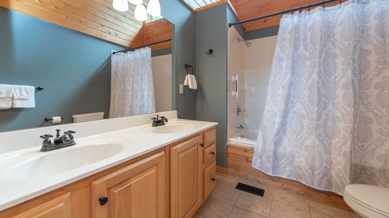 Photo of Bathroom in Mountainside