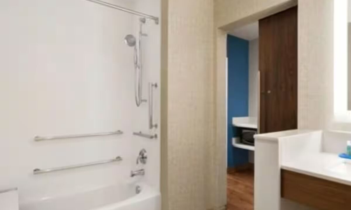 Photo of Bathroom in Roselawn Finance