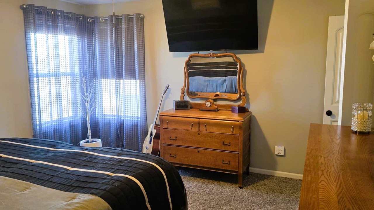 Photo of Bedroom in Peculiar