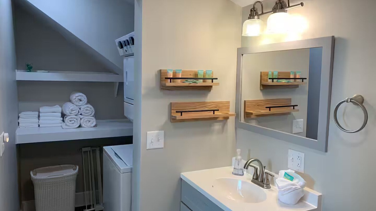 Photo of Bathroom in Carpenter