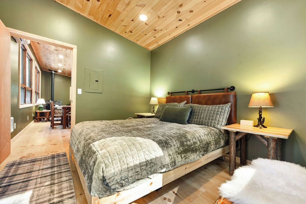 Photo of Bedroom in Vandergrift