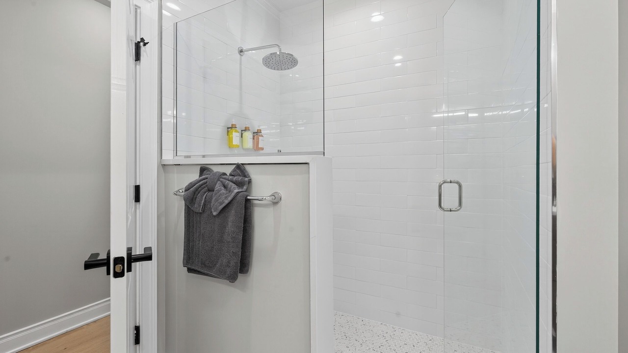 Photo of Bathroom in Hollywood - Mt. Vernon